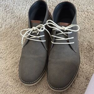 Men's Gray Leather Chukka Boots